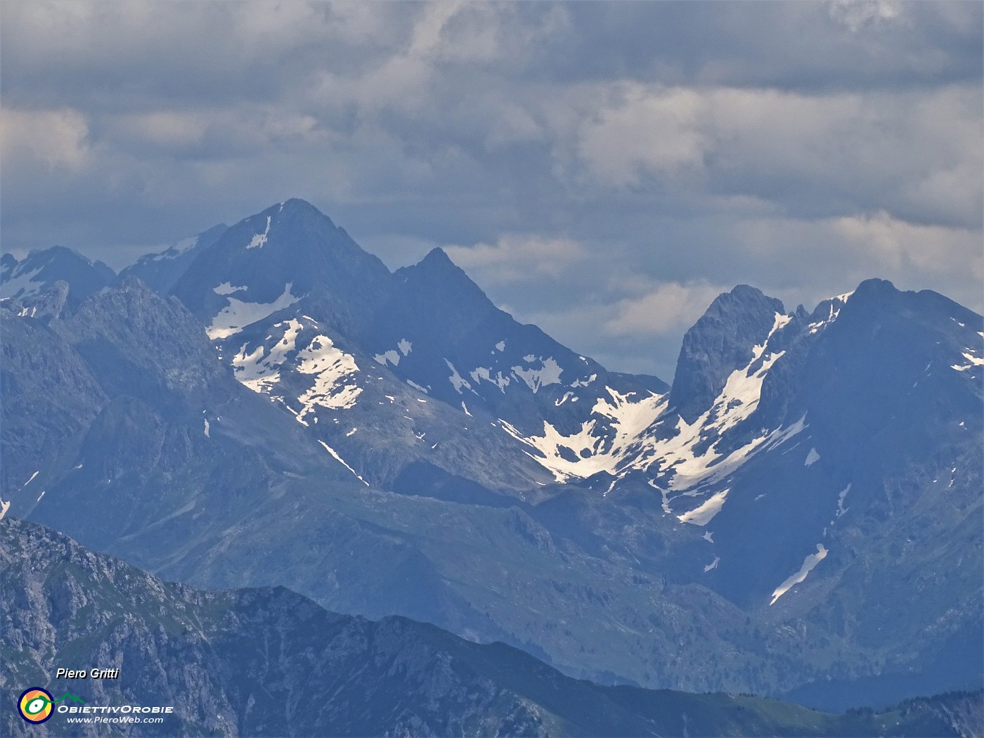 68 Maxi zoom verso il Pizzo del Diavolo (2916 m).JPG